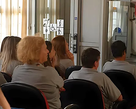 Advogadas e advogados aguardando atendimento na Subseção