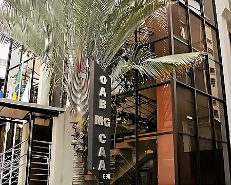 Fachada da sede da OAB e CAA em Juiz de Fora, na Av. dos Andradas, 696